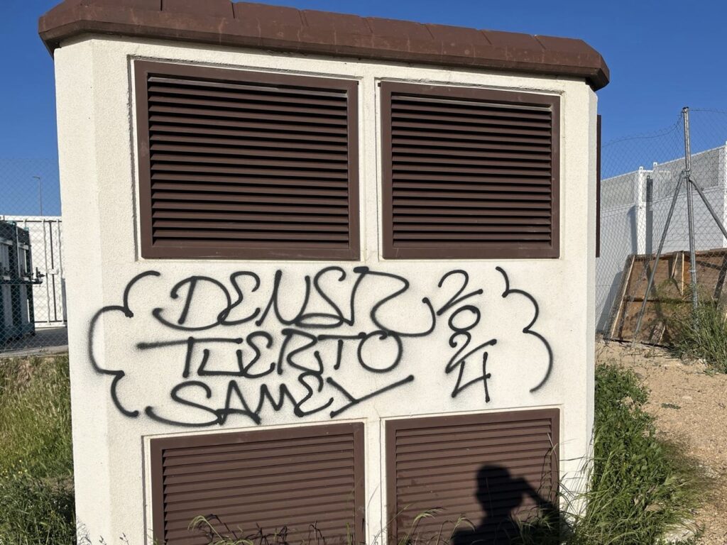 Antes de la limpieza de grafiti con Rodila Plus