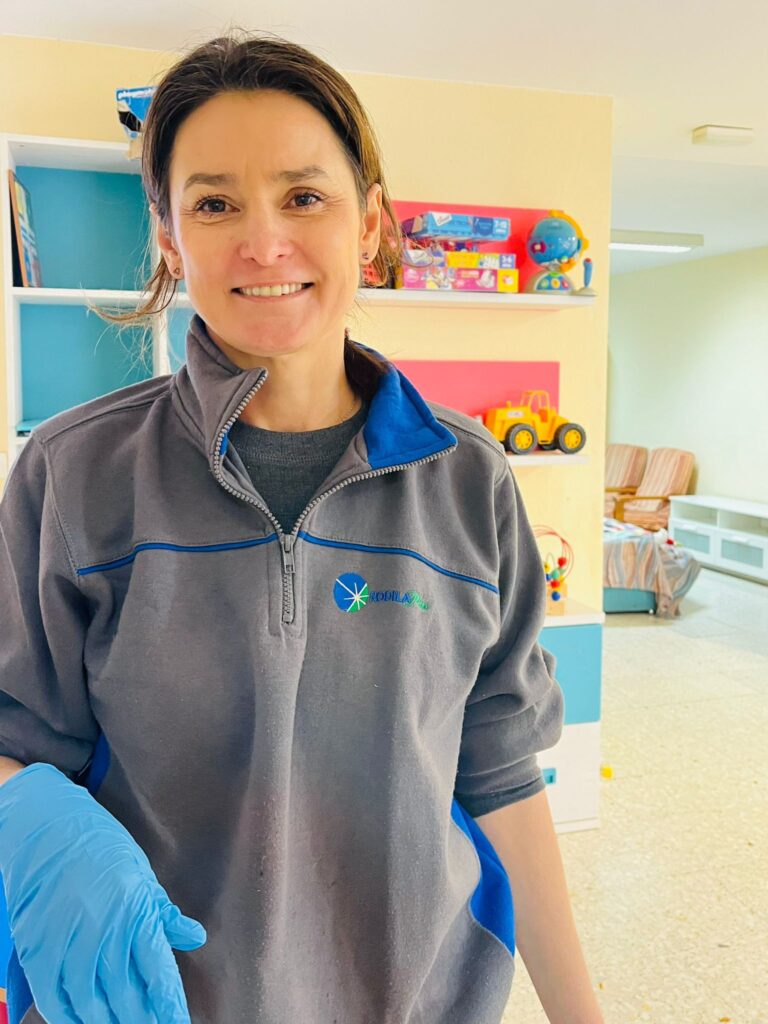 Lidia Rodila imparte formación en limpieza a mujeres desprotegidas