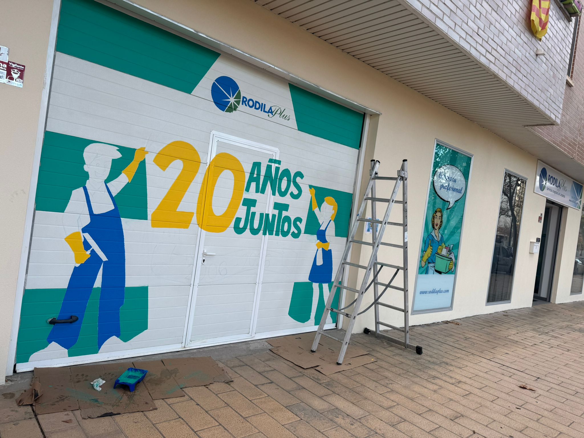 Grafiti conmemorativo 20 años de Rodila Plus